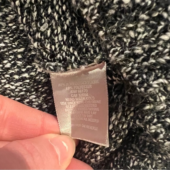 Sparkle & Fade black and white sweater size medium - Picture 3 of 4